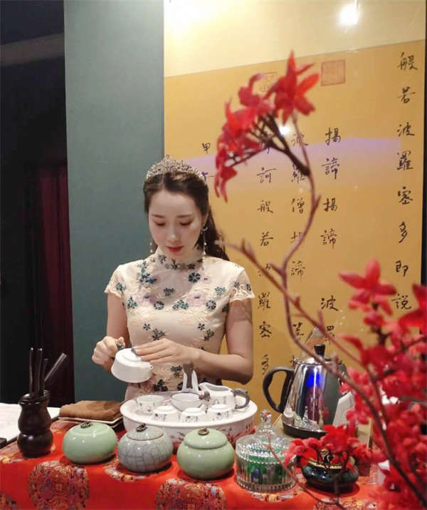 周六在上海小区旁有名按摩店，在线预约+看照片洗浴约上三五好友来品品茶